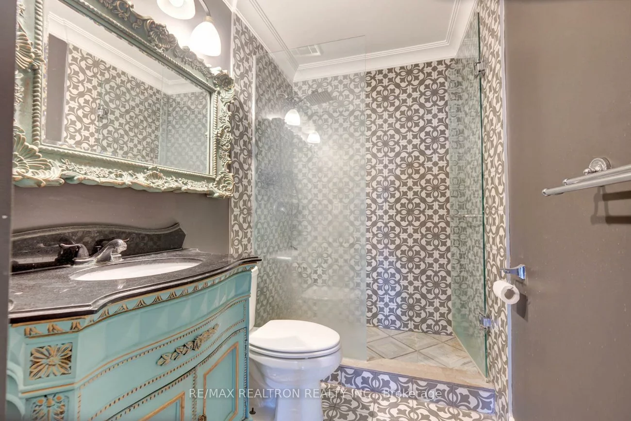 372, Dixon, Central Newmarket, Newmarket