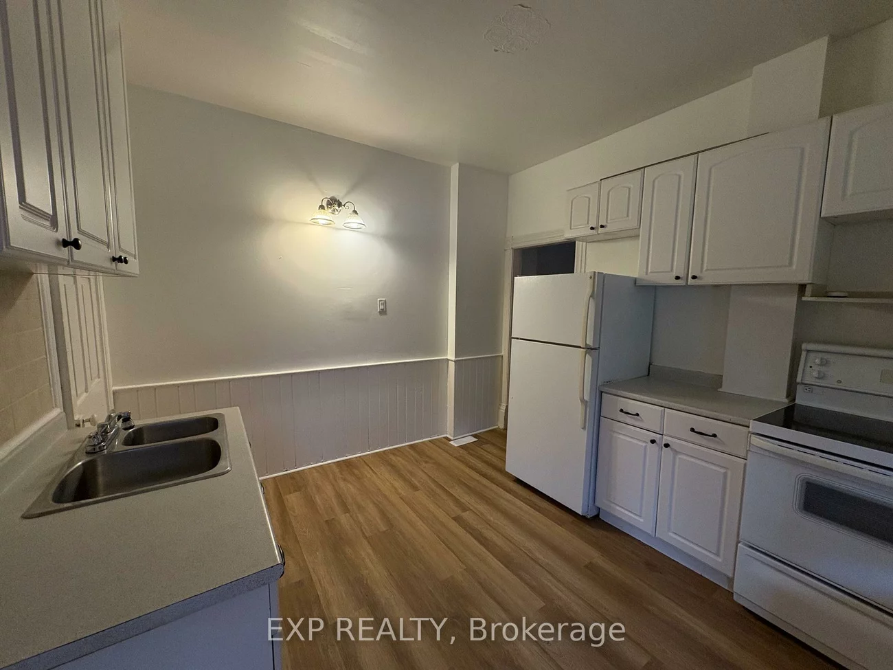 491, Eagle, Central Newmarket, Newmarket