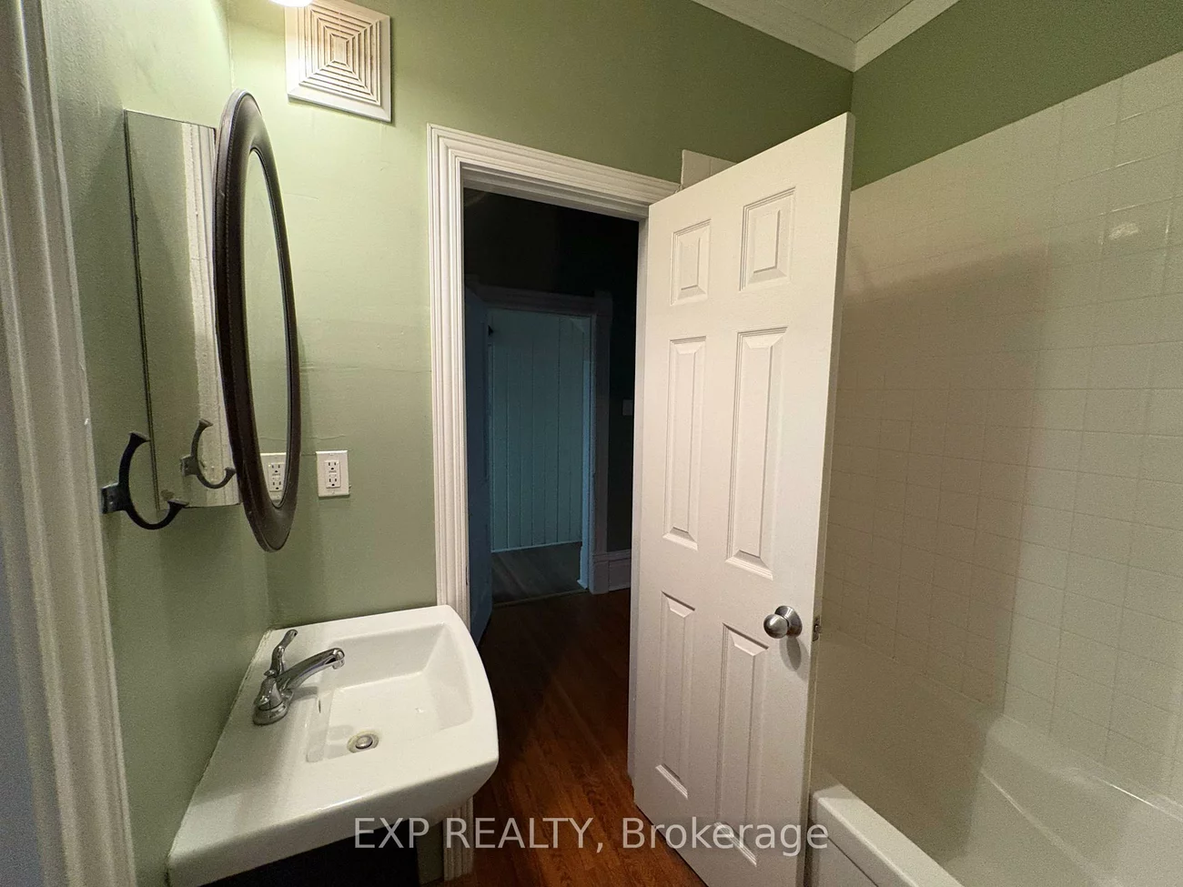 491, Eagle, Central Newmarket, Newmarket