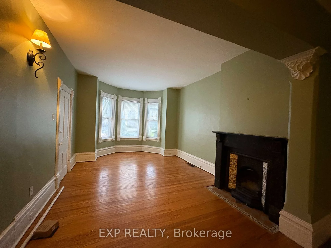 491, Eagle, Central Newmarket, Newmarket