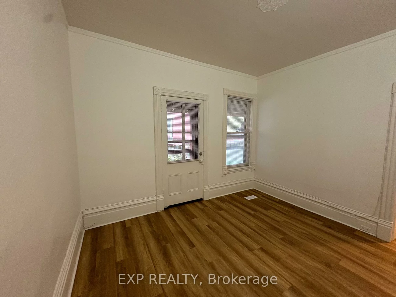 491, Eagle, Central Newmarket, Newmarket