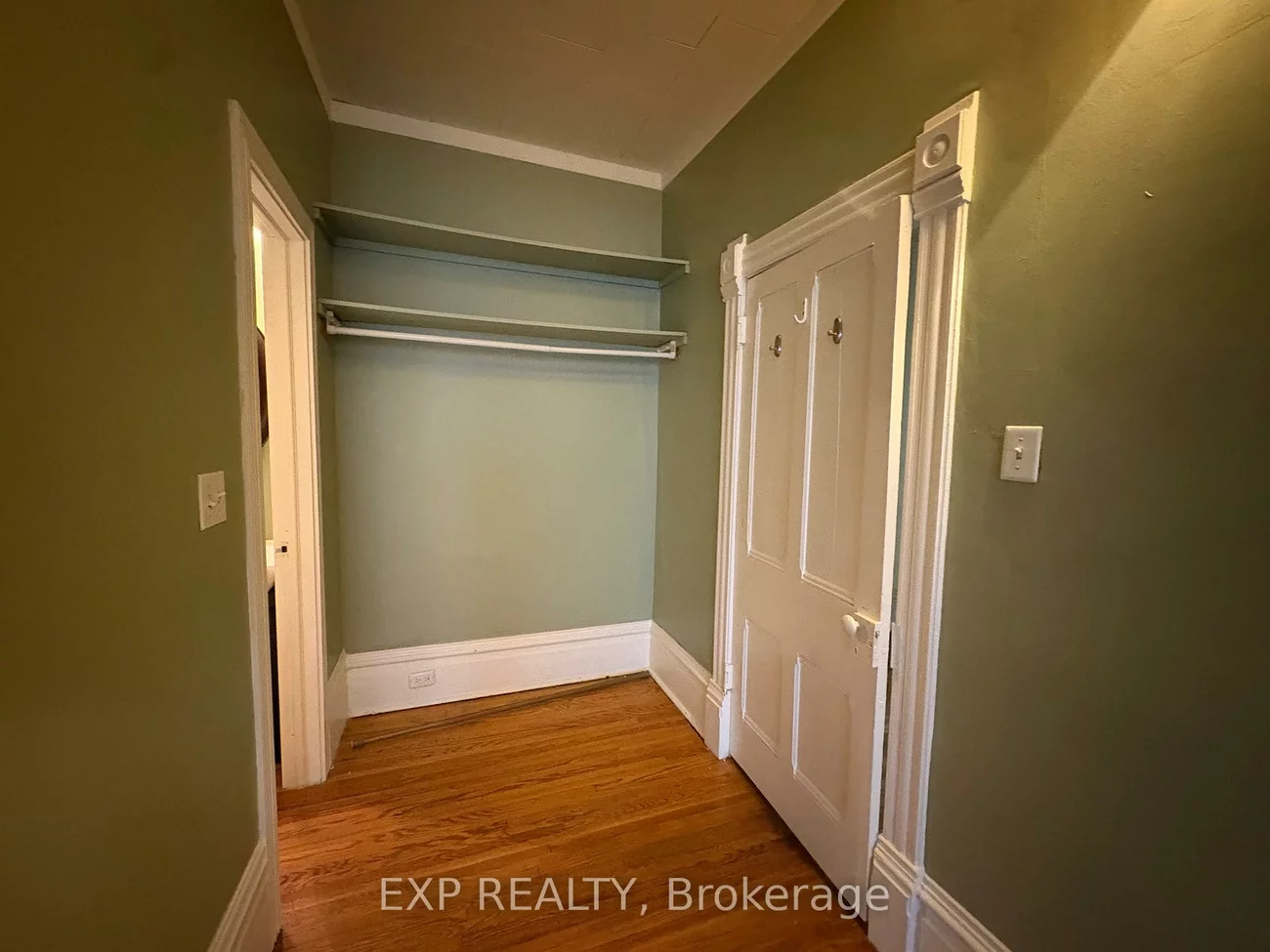 491, Eagle, Central Newmarket, Newmarket