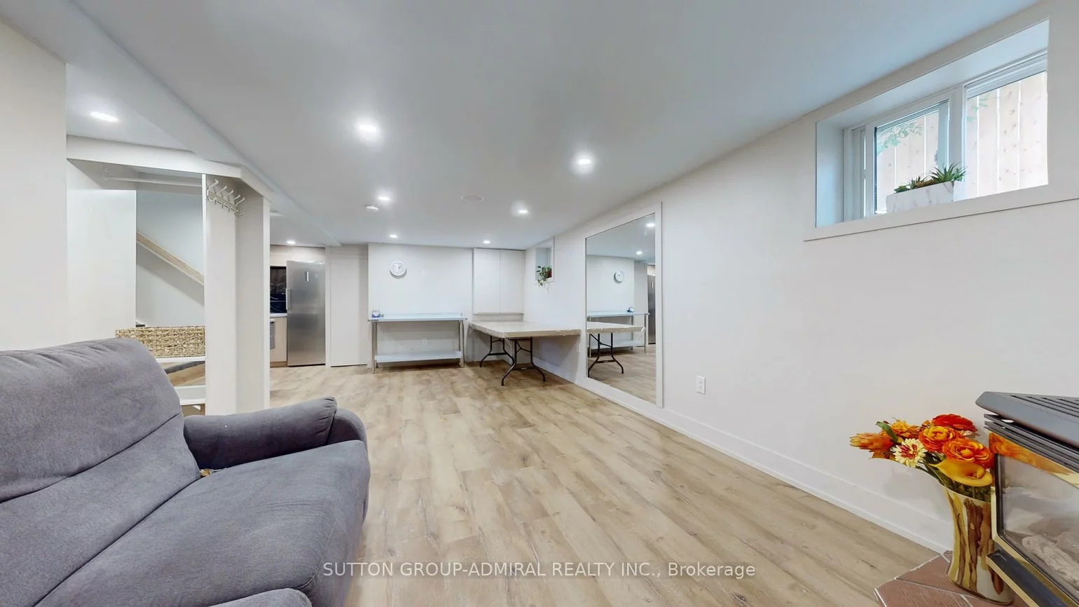 242, Muriel, Central Newmarket, Newmarket