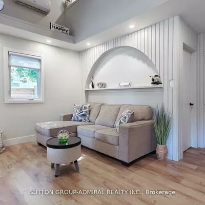 242, Muriel, Central Newmarket, Newmarket