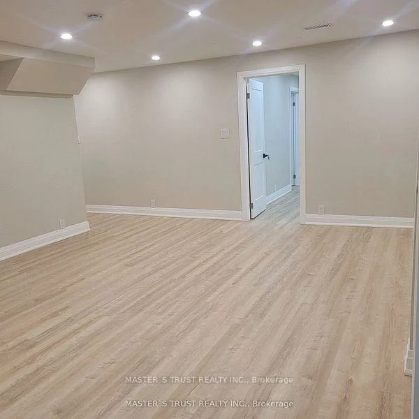 657, Chaleur, Stonehaven-Wyndham, Newmarket