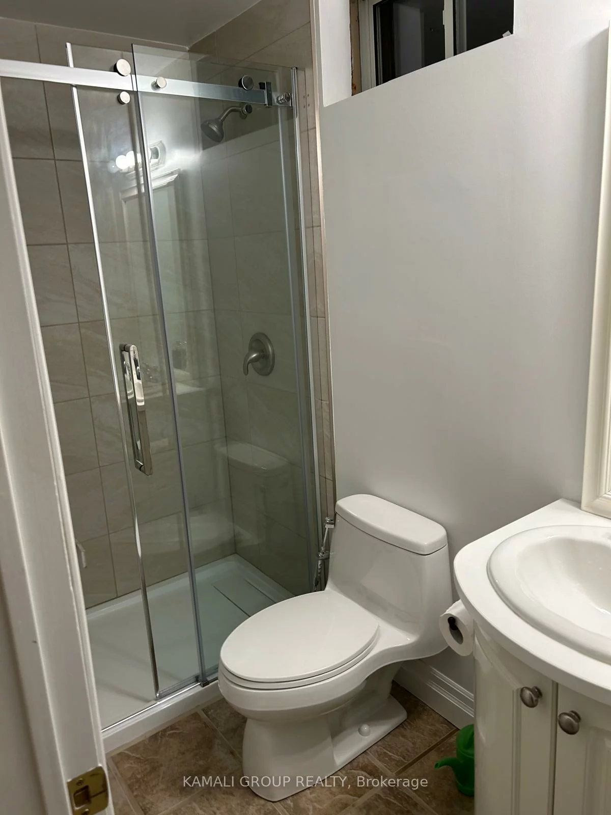 271, Rhodes, Glenway Estates, Newmarket