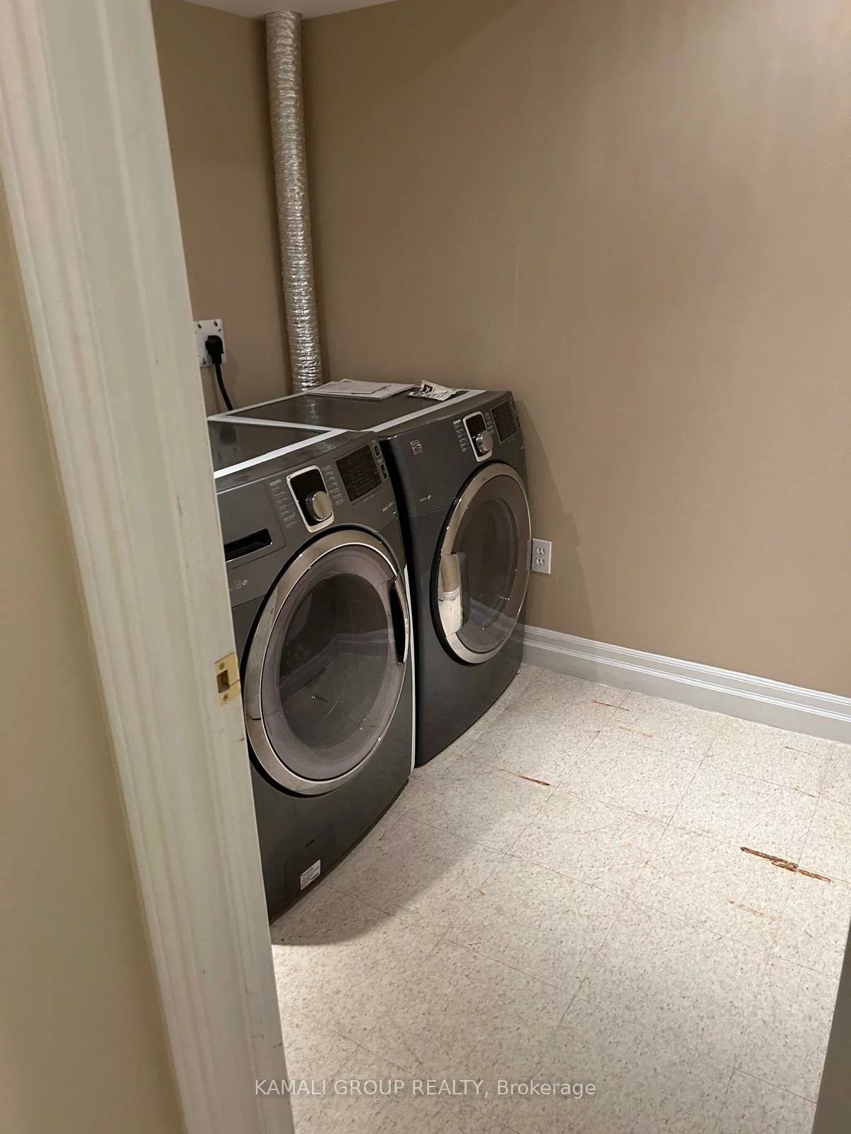 271, Rhodes, Glenway Estates, Newmarket