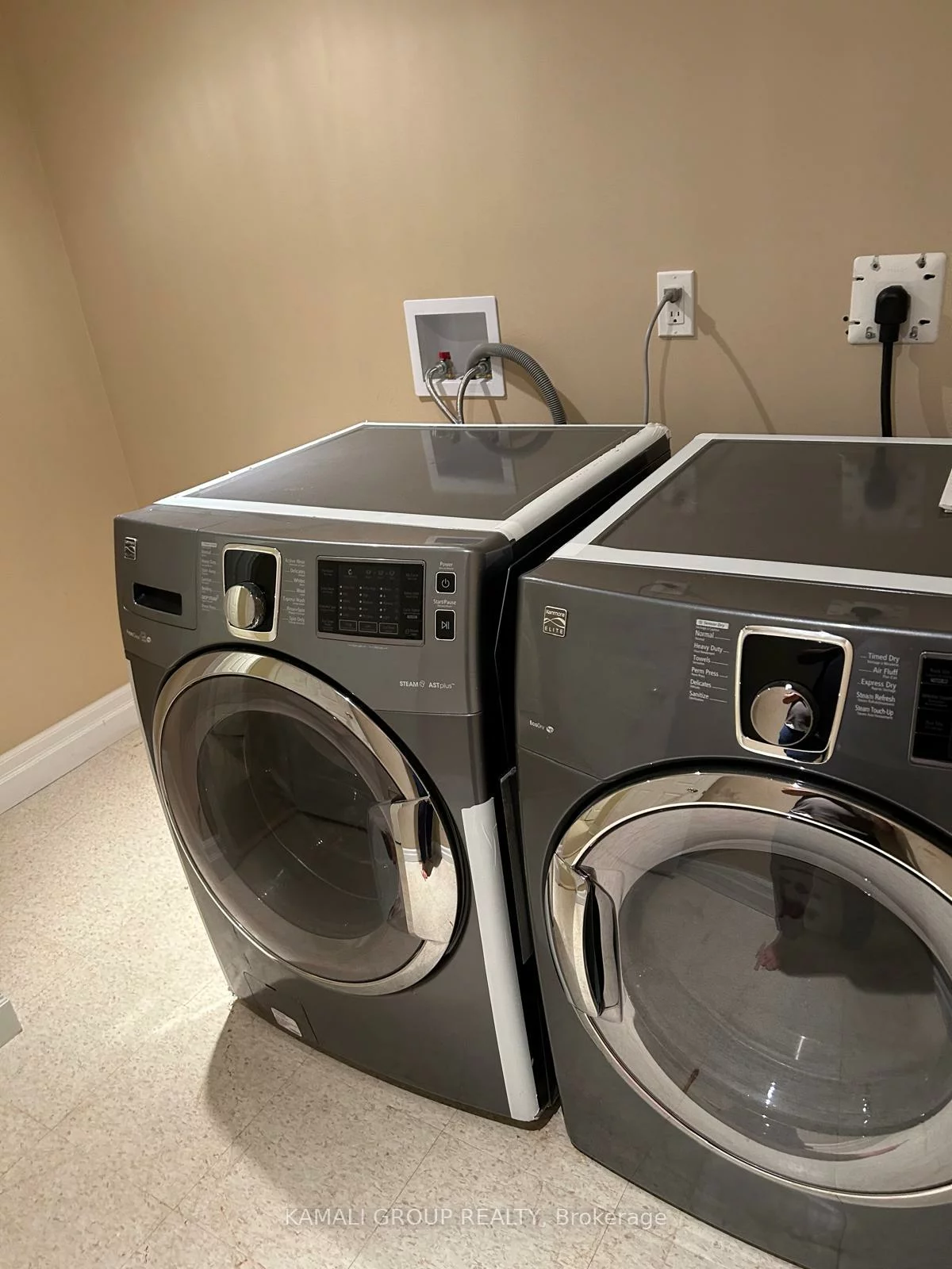 271, Rhodes, Glenway Estates, Newmarket