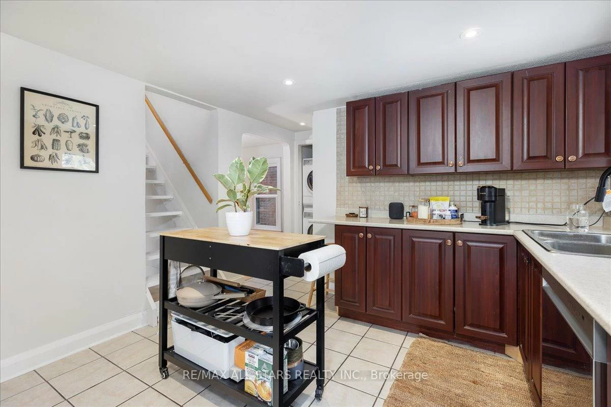 387, Ontario, Central Newmarket, Newmarket