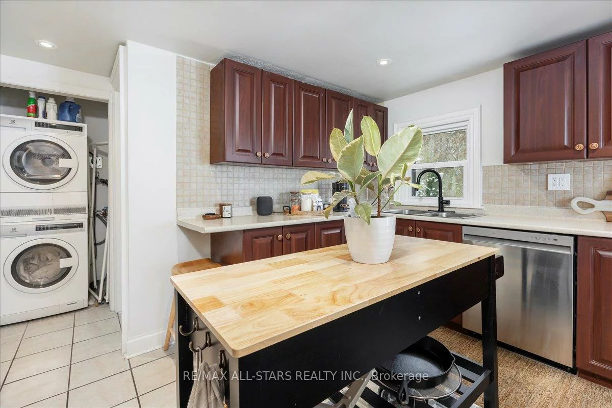 387, Ontario, Central Newmarket, Newmarket