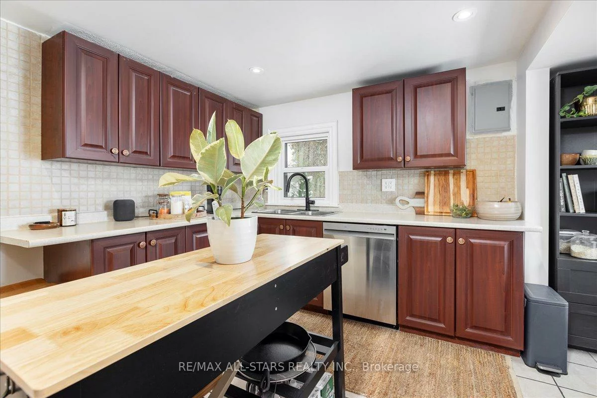 387, Ontario, Central Newmarket, Newmarket