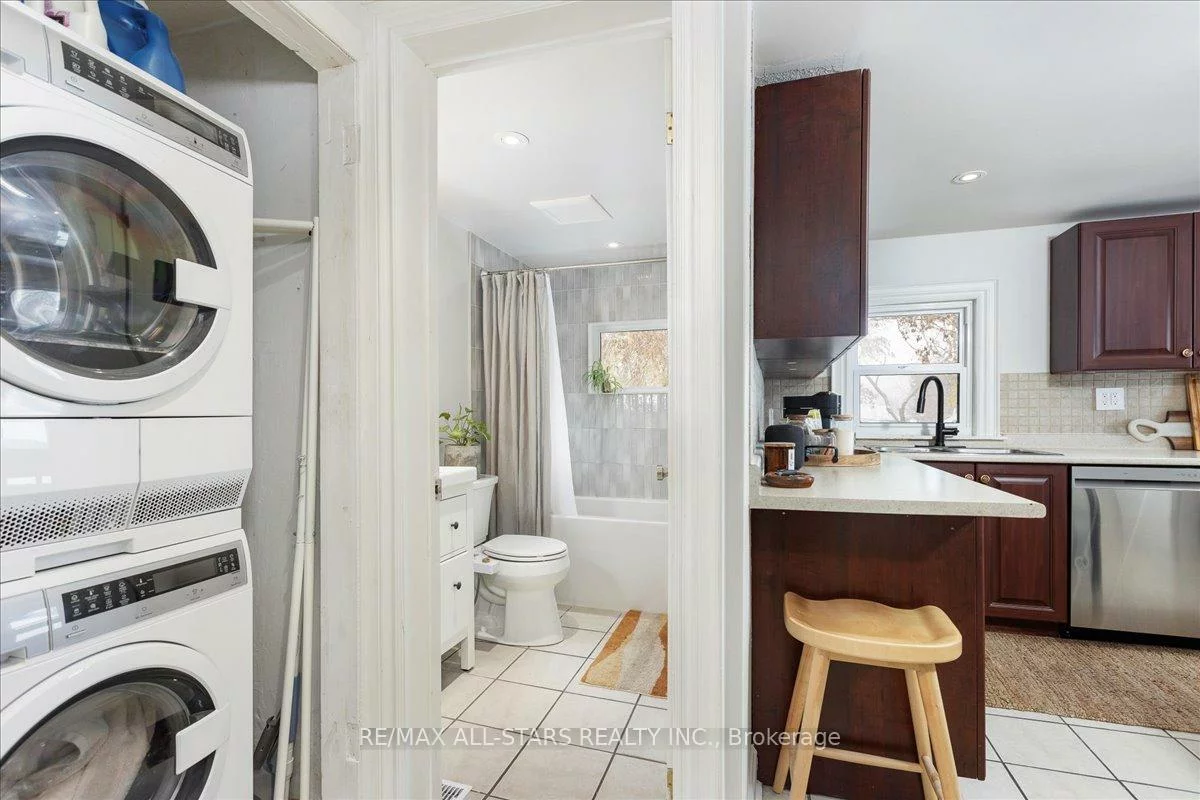 387, Ontario, Central Newmarket, Newmarket