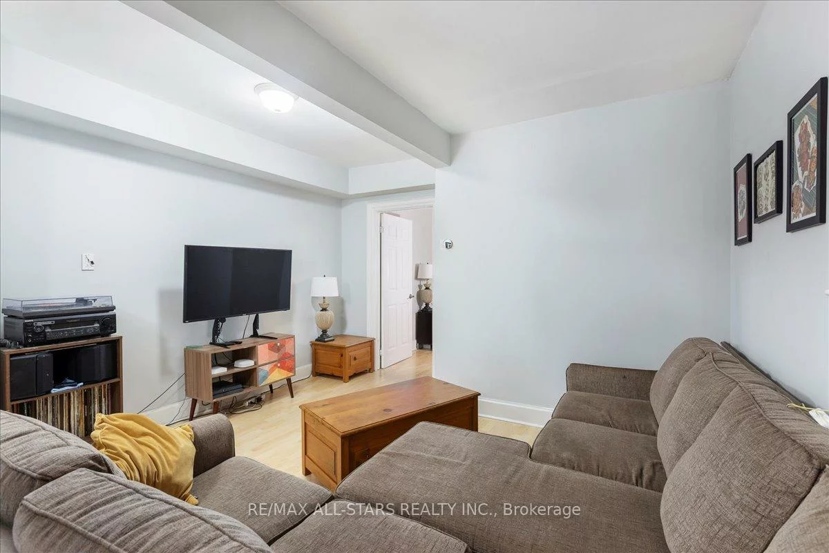 387, Ontario, Central Newmarket, Newmarket