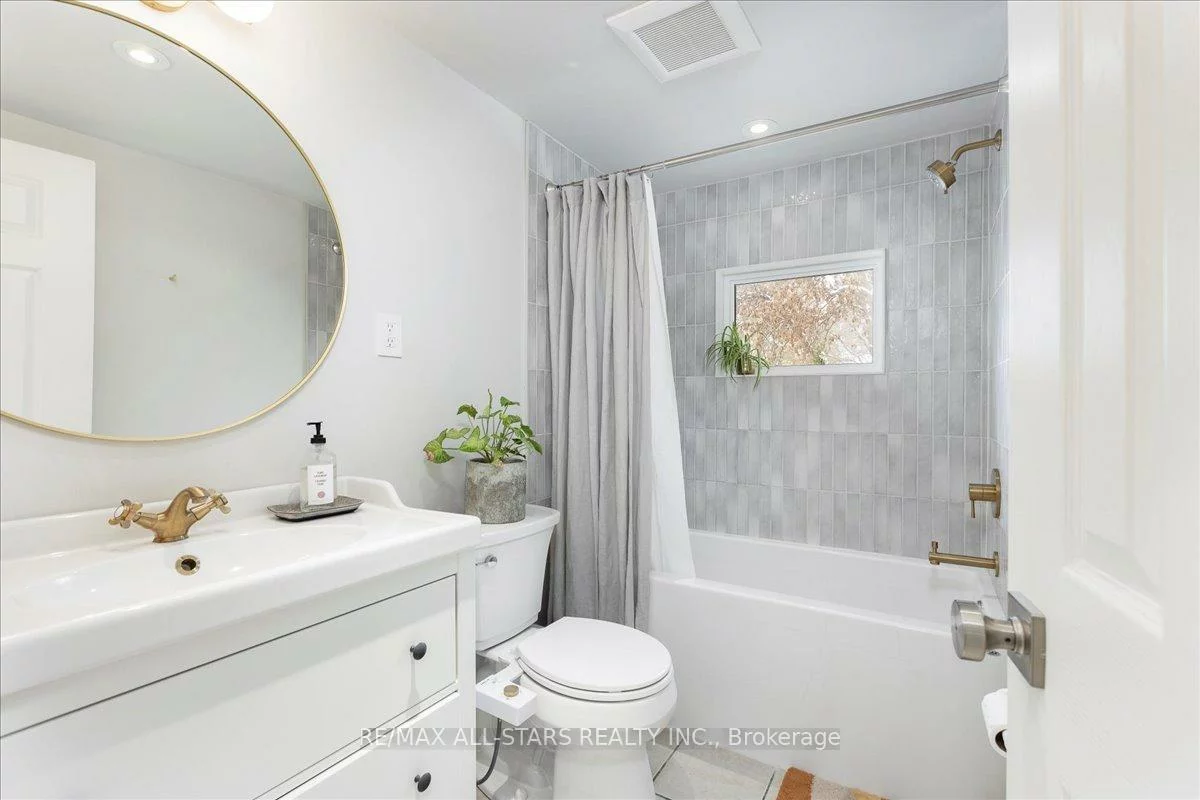 387, Ontario, Central Newmarket, Newmarket