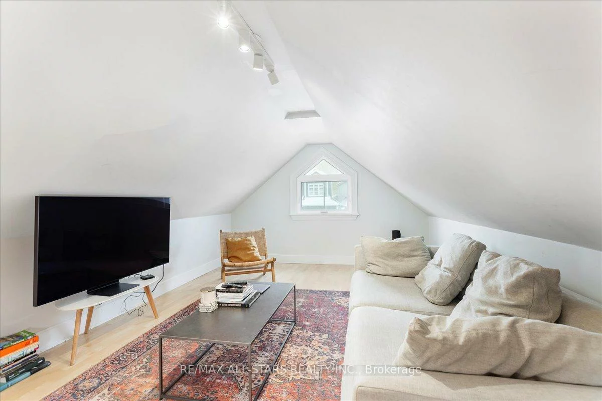 387, Ontario, Central Newmarket, Newmarket