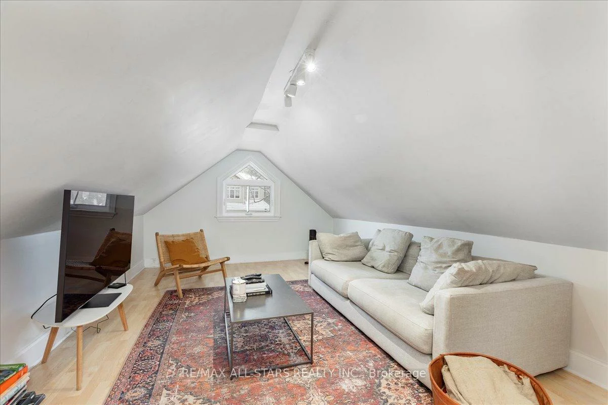 387, Ontario, Central Newmarket, Newmarket