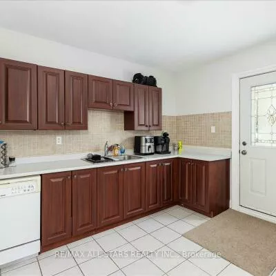 387, Ontario, Central Newmarket, Newmarket