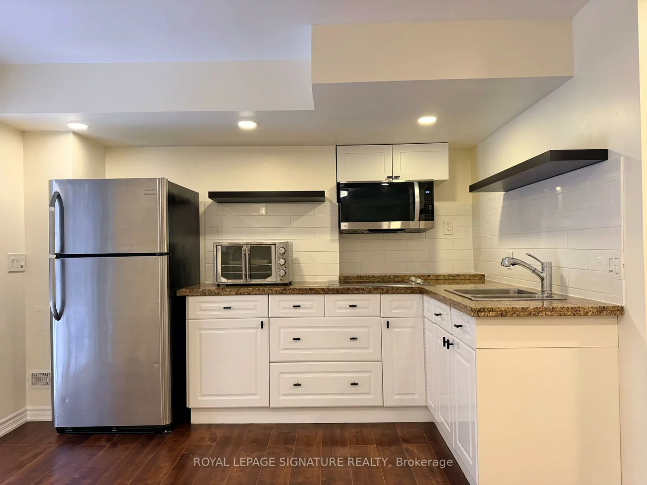 331, Spruce Grove, Woodland Hill, Newmarket