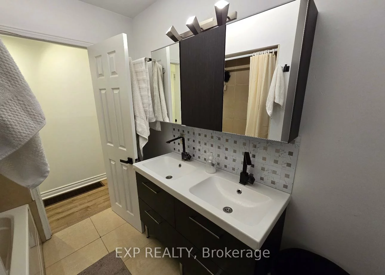 256, Silverbirch, Bristol-London, Newmarket