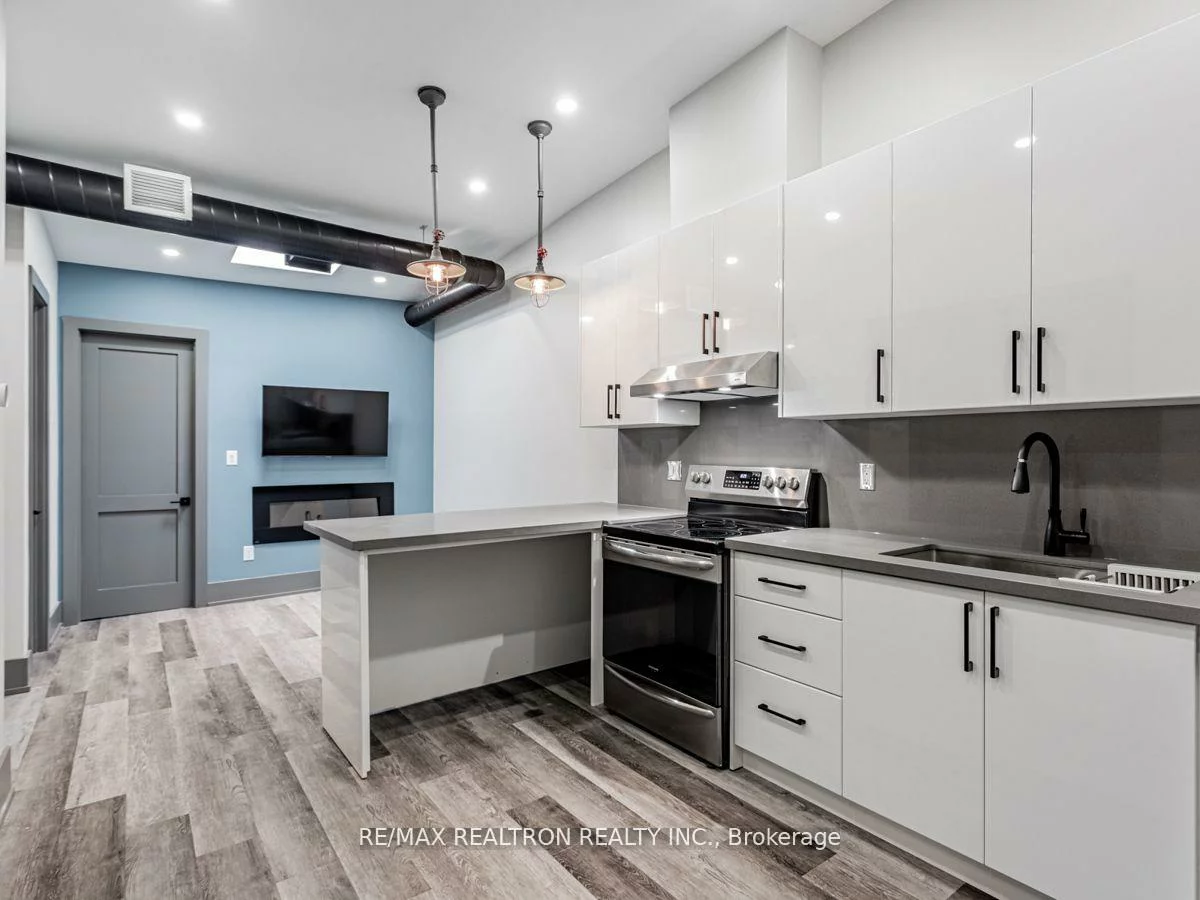 205, Main, Central Newmarket, Newmarket