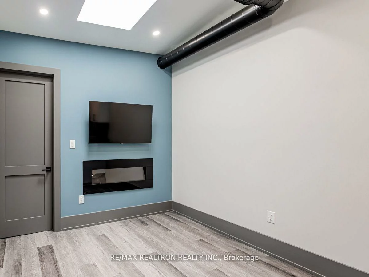 205, Main, Central Newmarket, Newmarket