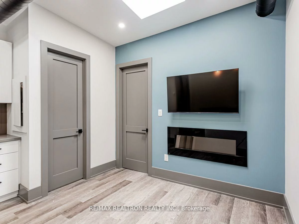 205, Main, Central Newmarket, Newmarket