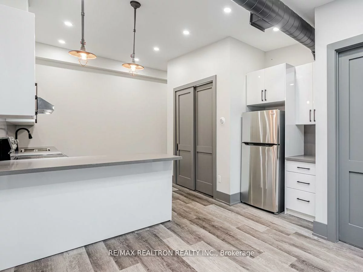 205, Main, Central Newmarket, Newmarket