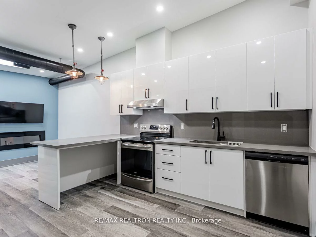 205, Main, Central Newmarket, Newmarket