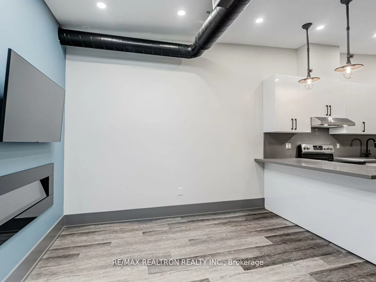 205, Main, Central Newmarket, Newmarket