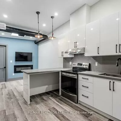 205, Main, Central Newmarket, Newmarket