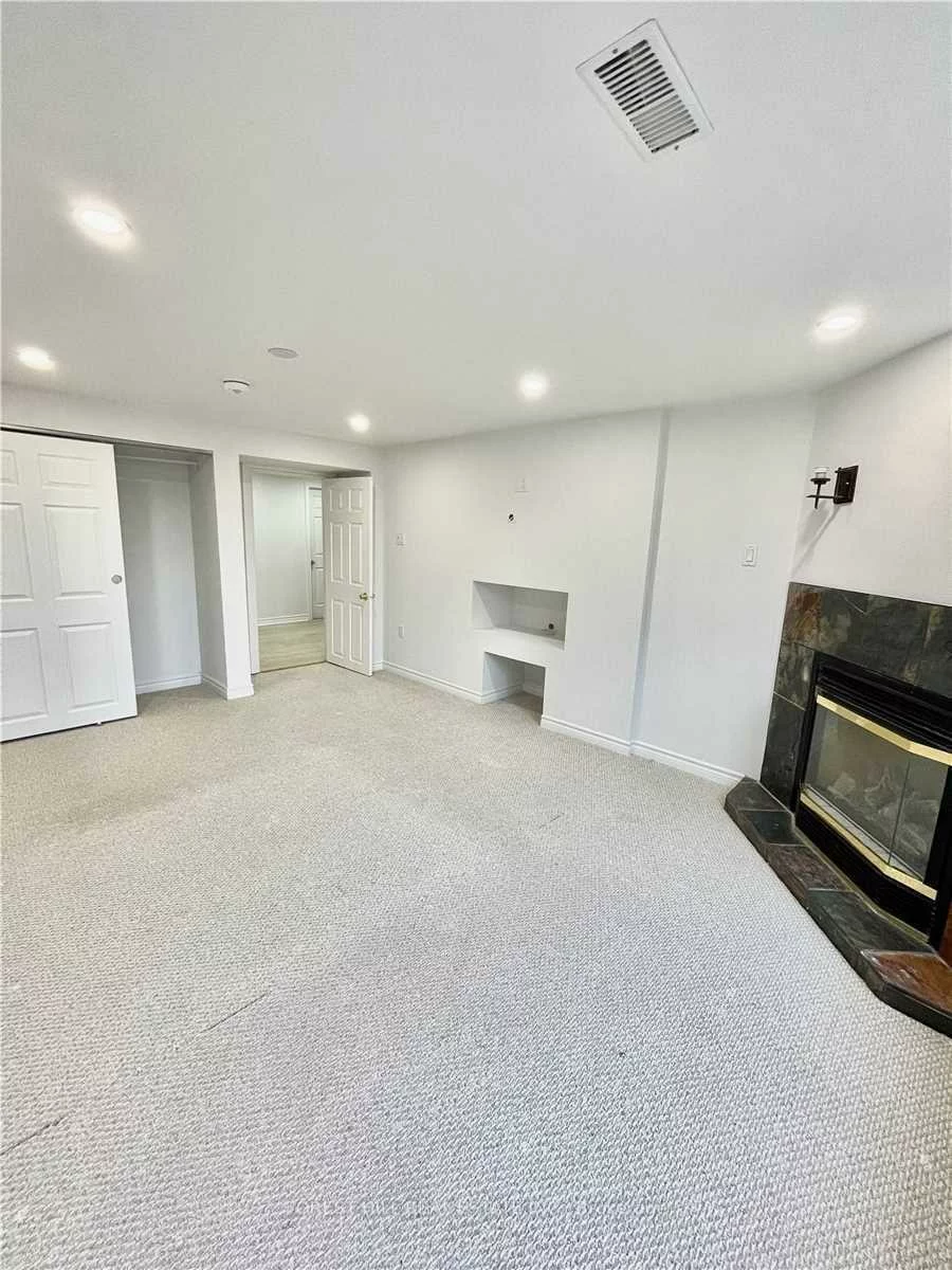 432, Sydor, Stonehaven-Wyndham, Newmarket