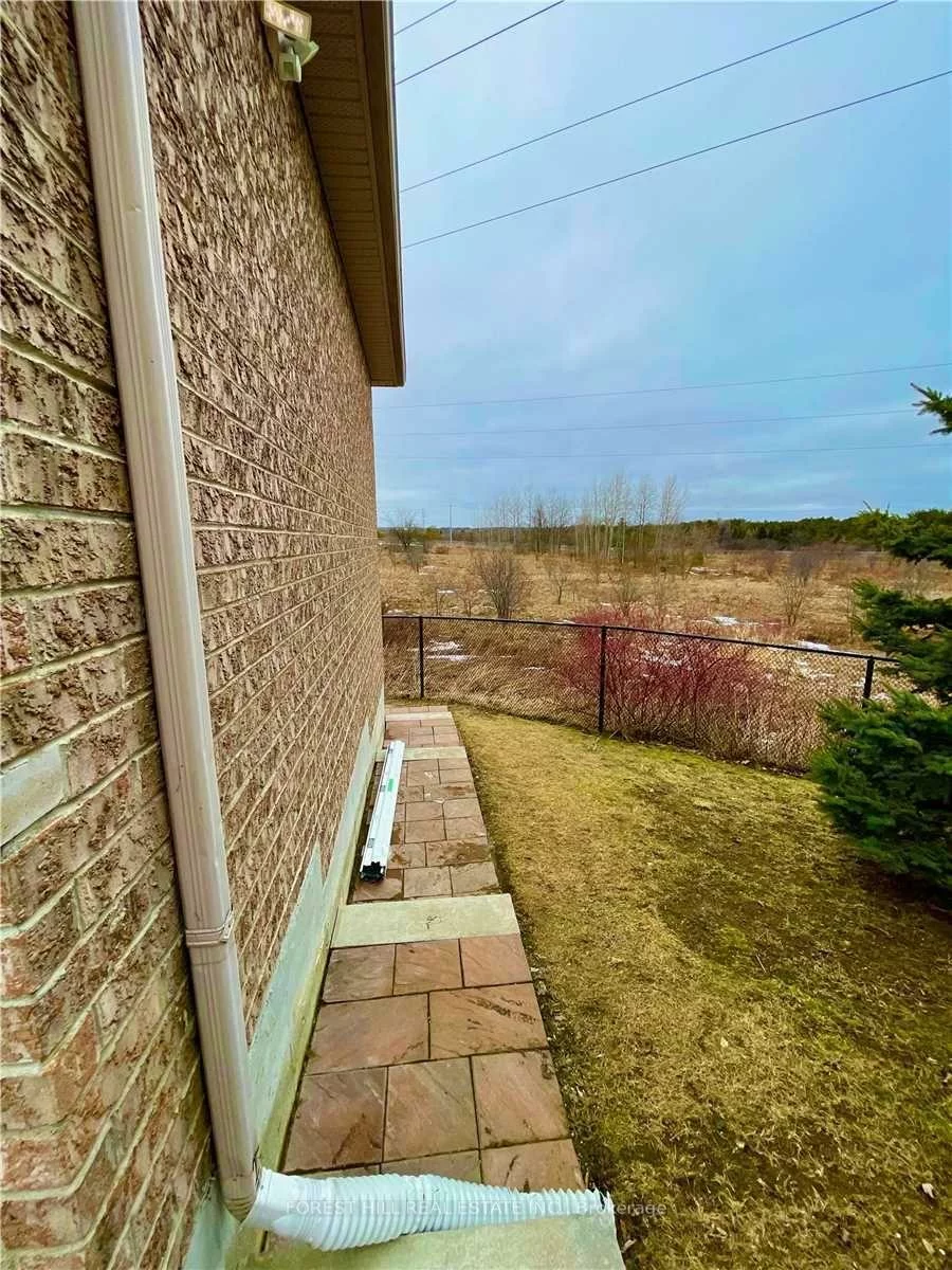 432, Sydor, Stonehaven-Wyndham, Newmarket