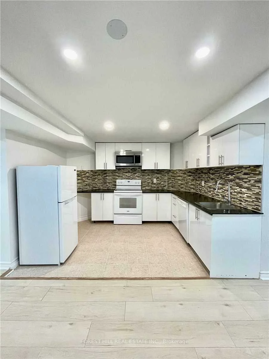 432, Sydor, Stonehaven-Wyndham, Newmarket