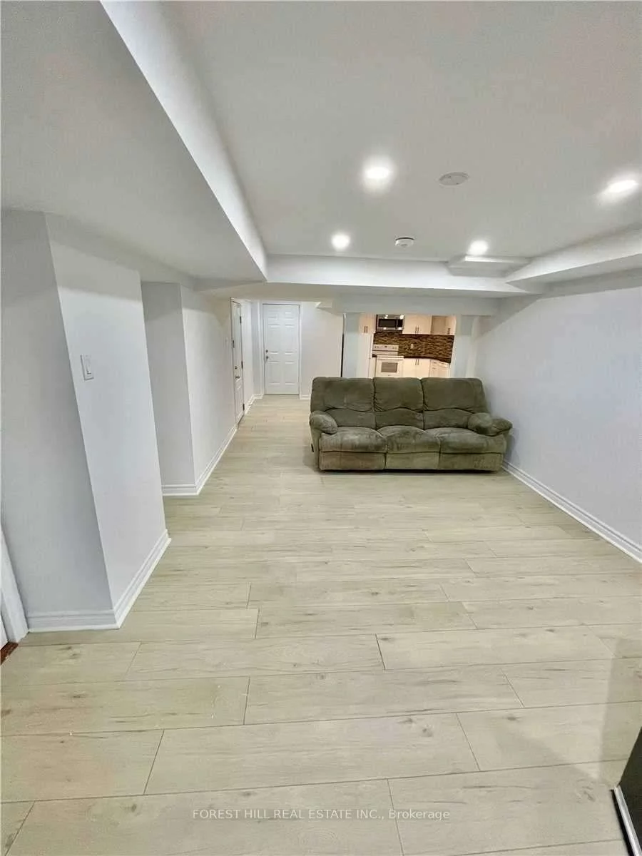 432, Sydor, Stonehaven-Wyndham, Newmarket