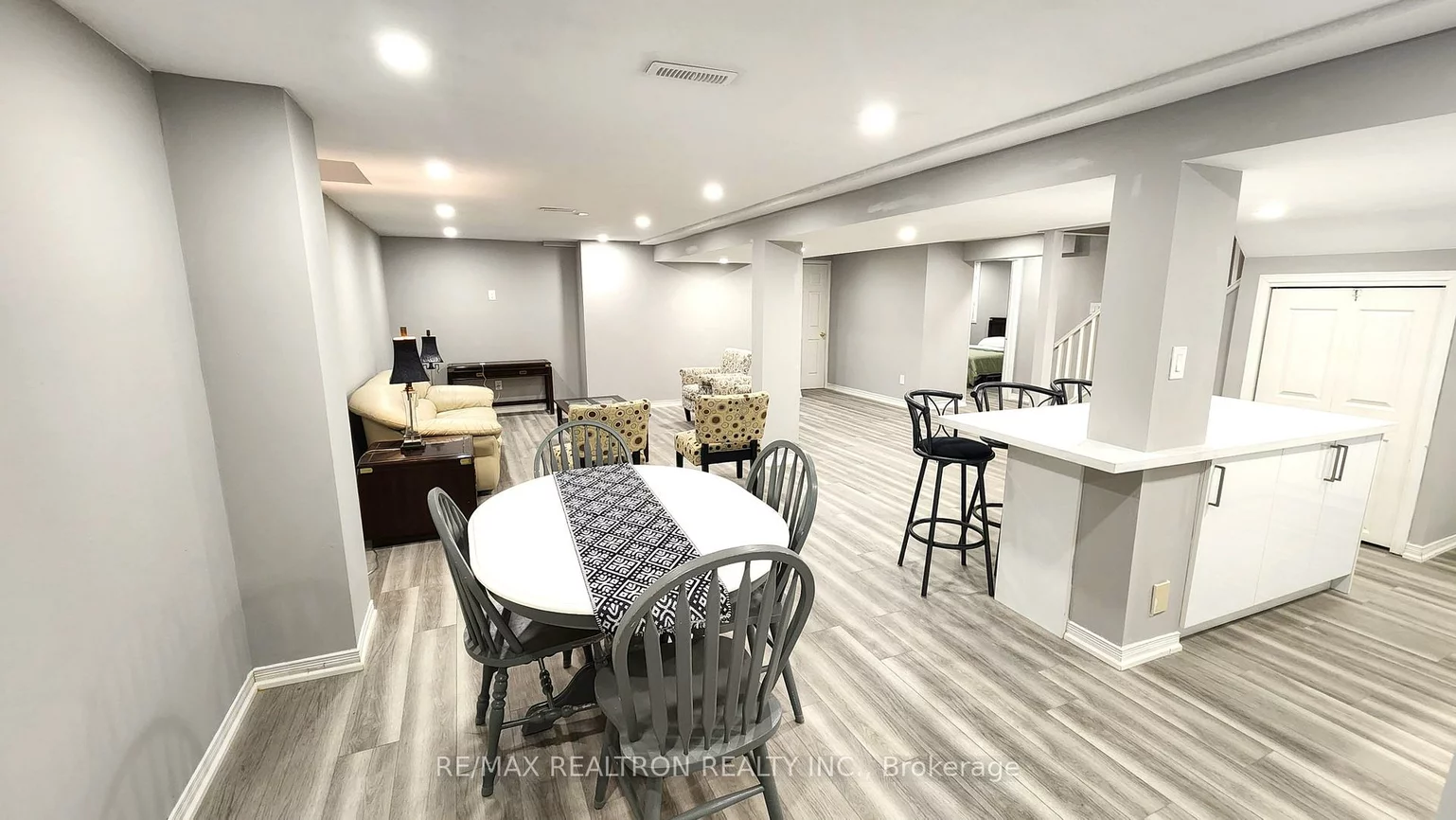 689, Leslie Valley, Huron Heights-Leslie Valley, Newmarket