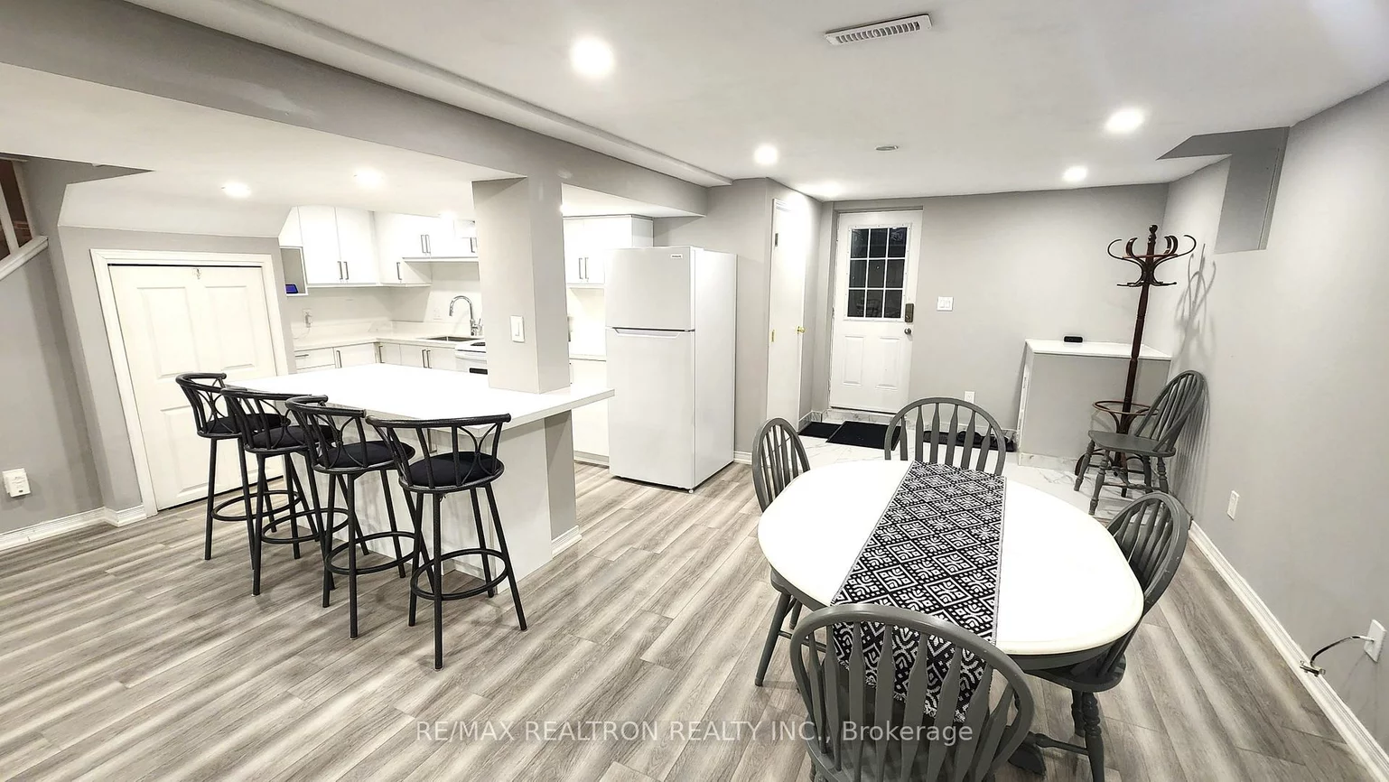 689, Leslie Valley, Huron Heights-Leslie Valley, Newmarket