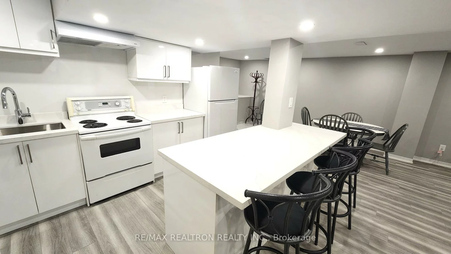 689, Leslie Valley, Huron Heights-Leslie Valley, Newmarket