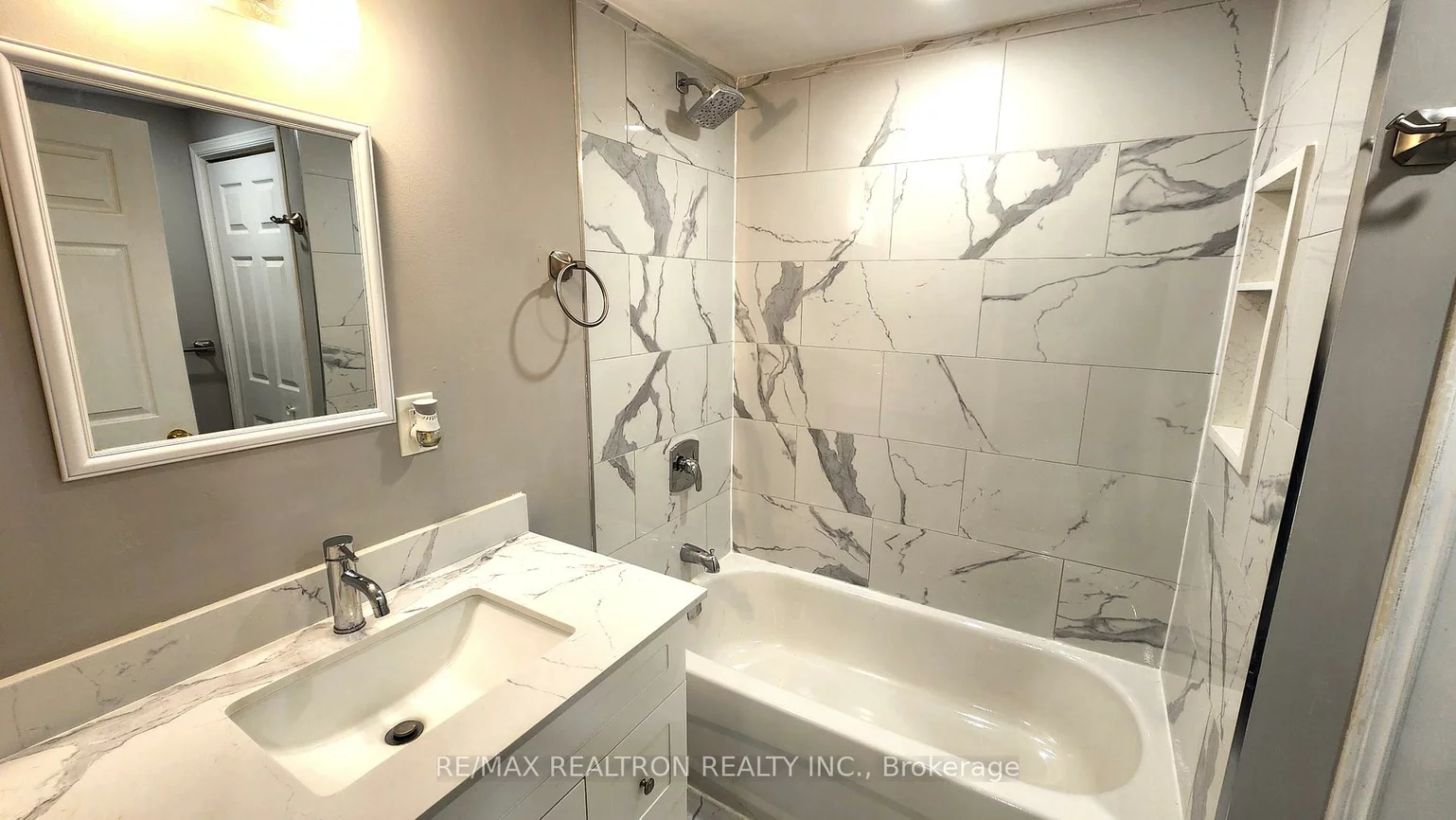 689, Leslie Valley, Huron Heights-Leslie Valley, Newmarket