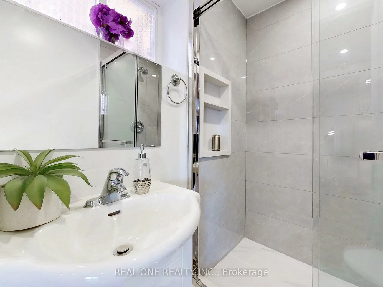 47, Lowe, Huron Heights-Leslie Valley, Newmarket