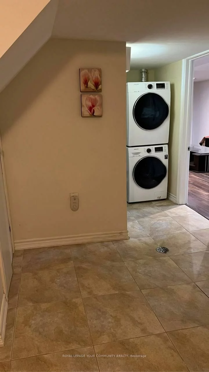 299, Towercrest, Central Newmarket, Newmarket