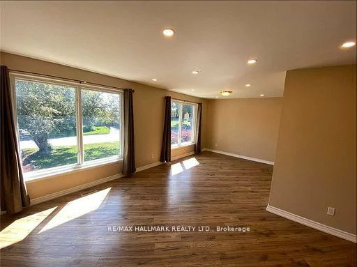 331, Roywood, Central Newmarket, Newmarket