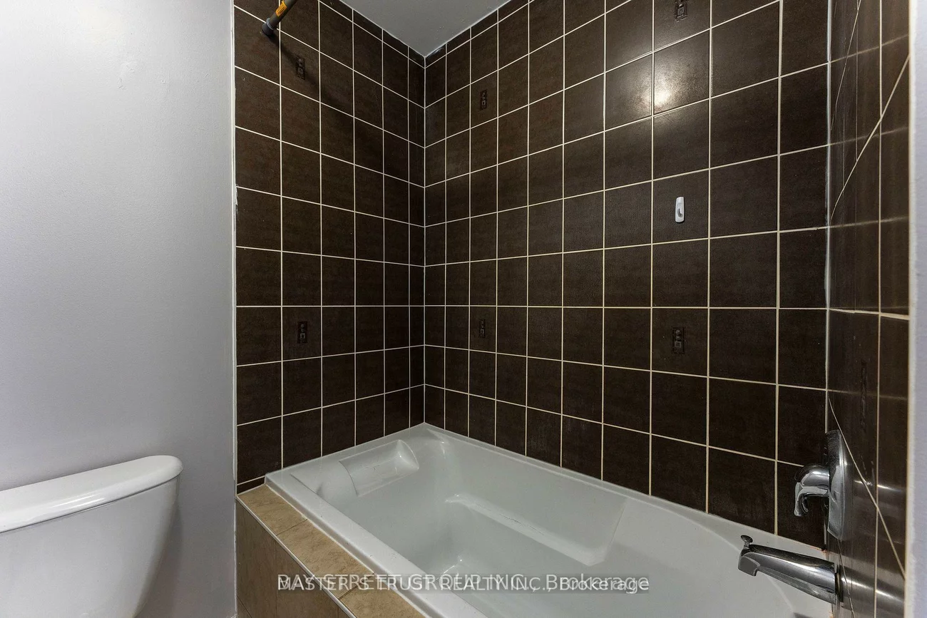 471, Kwapis, Woodland Hill, Newmarket