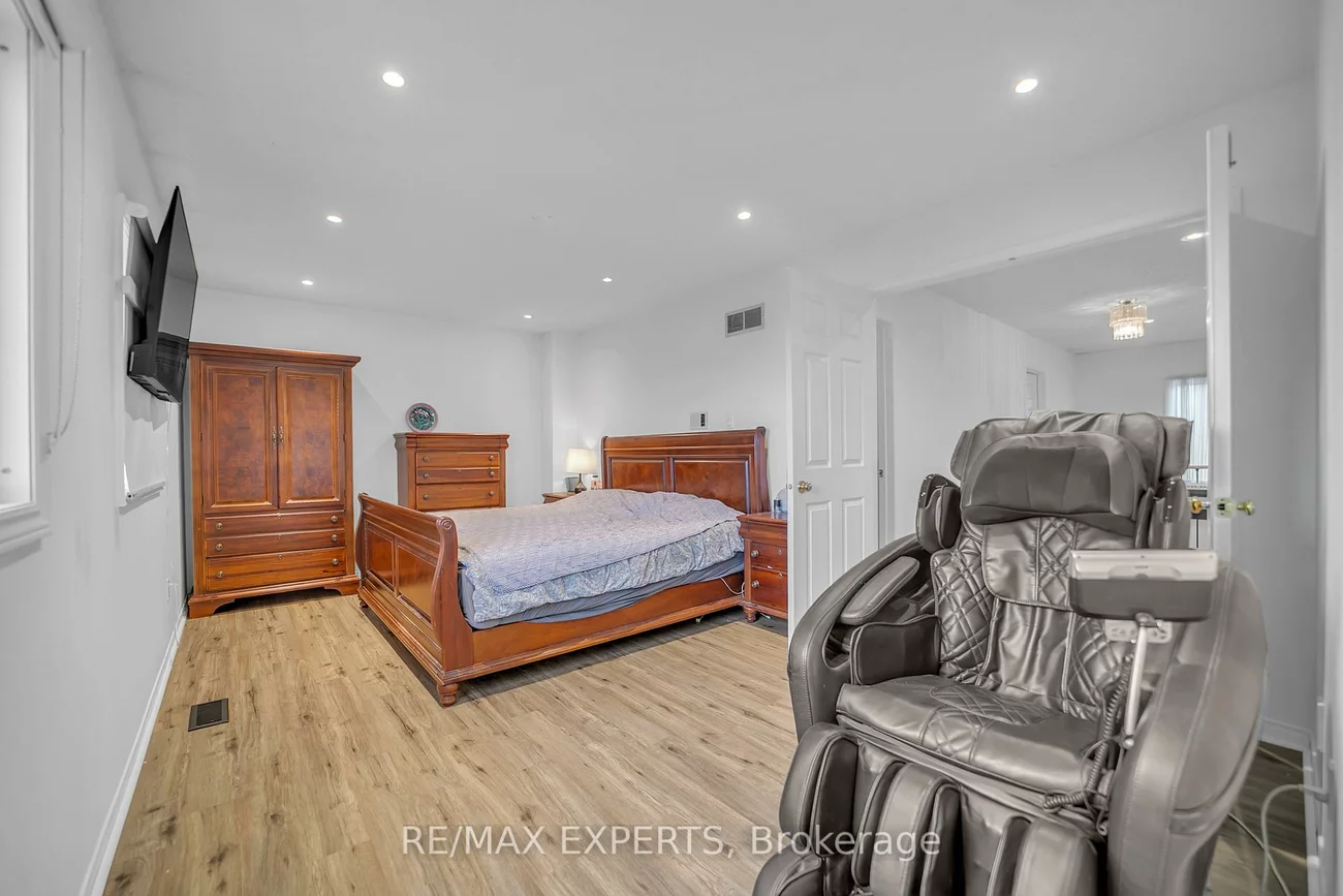 36, Savage, Armitage, Newmarket