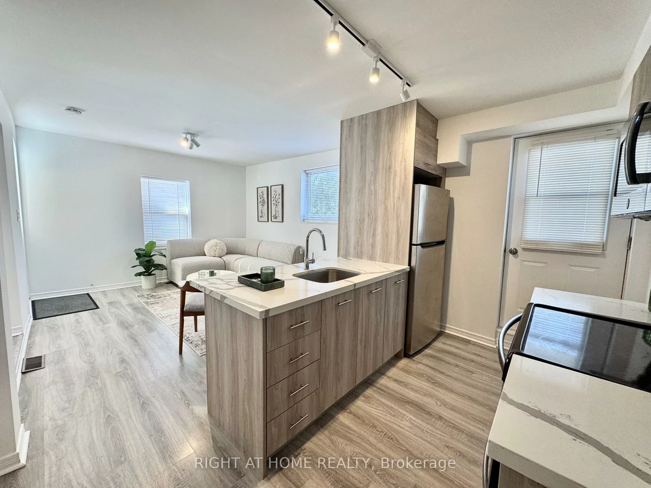 469, Queen, Central Newmarket, Newmarket