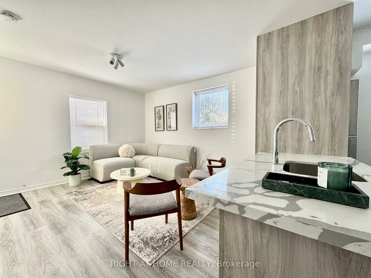 469, Queen, Central Newmarket, Newmarket