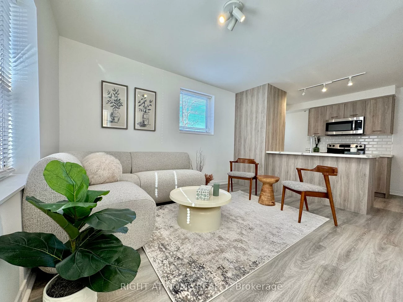 469, Queen, Central Newmarket, Newmarket