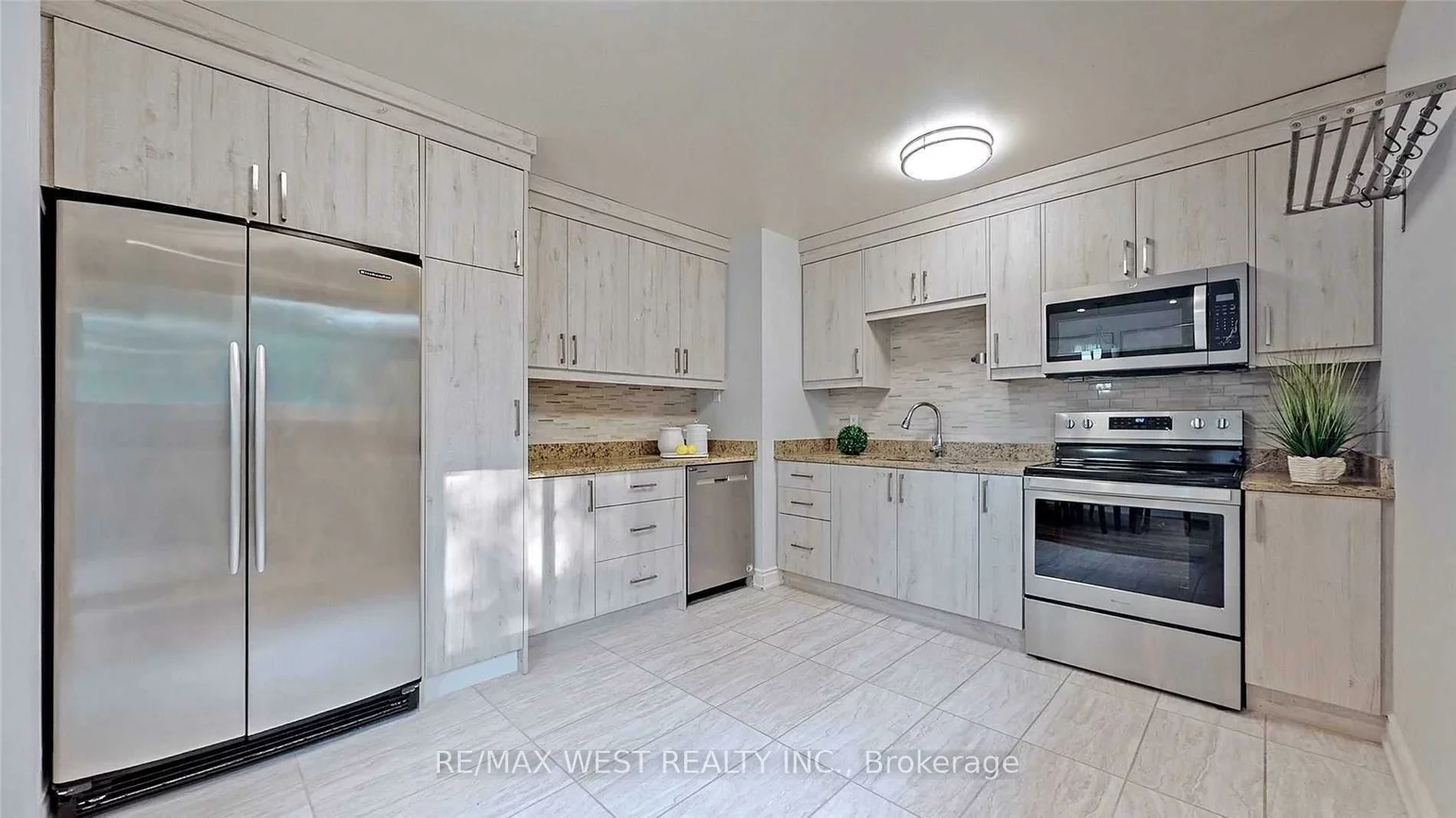 360, Dixon, Central Newmarket, Newmarket