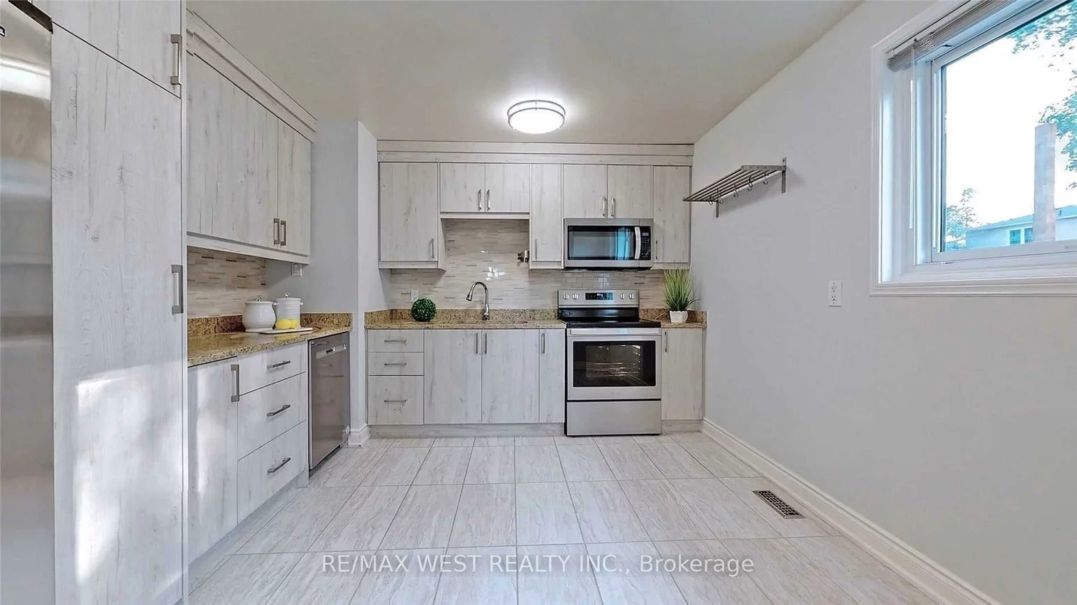 360, Dixon, Central Newmarket, Newmarket