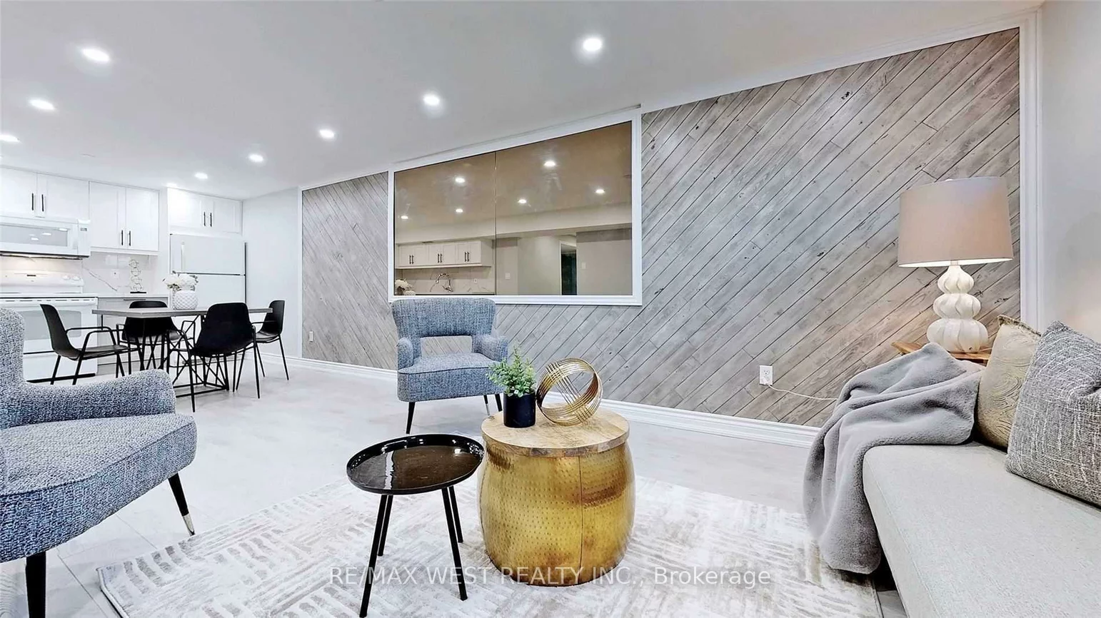 360, Dixon, Central Newmarket, Newmarket