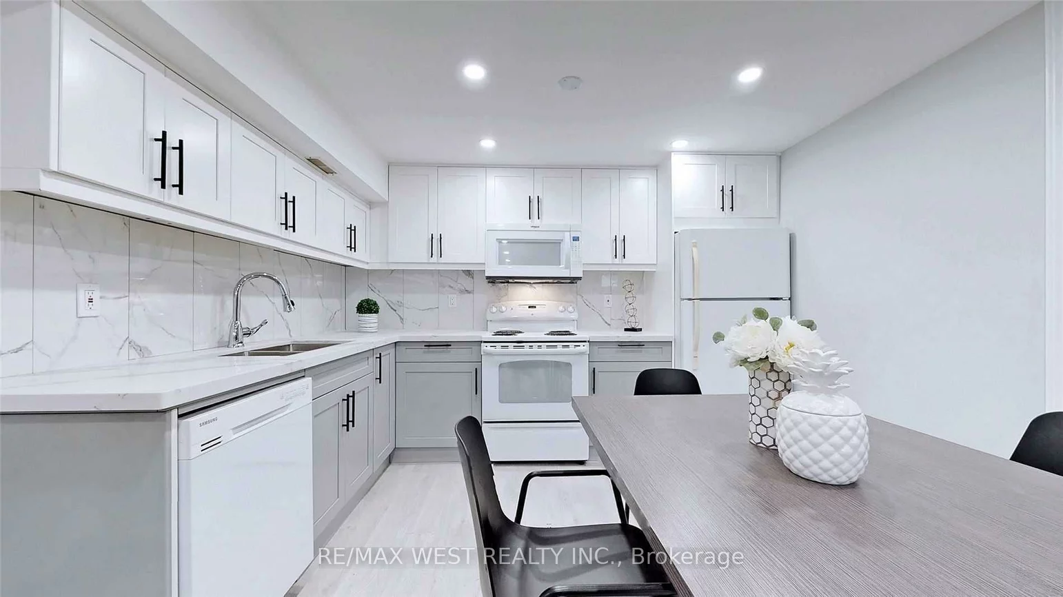 360, Dixon, Central Newmarket, Newmarket